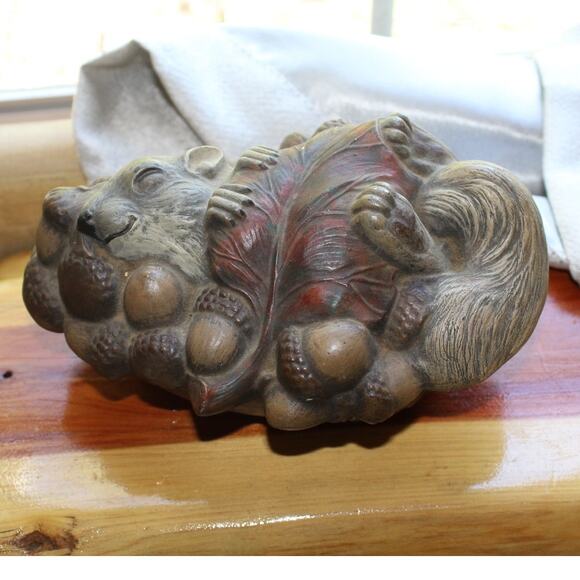 Provincial Mold Sleeping Squirrel Covered Dish. - Picture 2 of 9